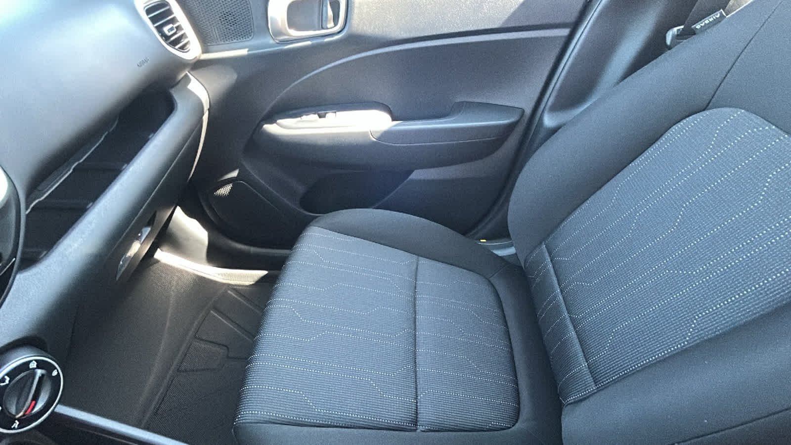 New 2026 Shimmering Silver Hyundai SE image 12