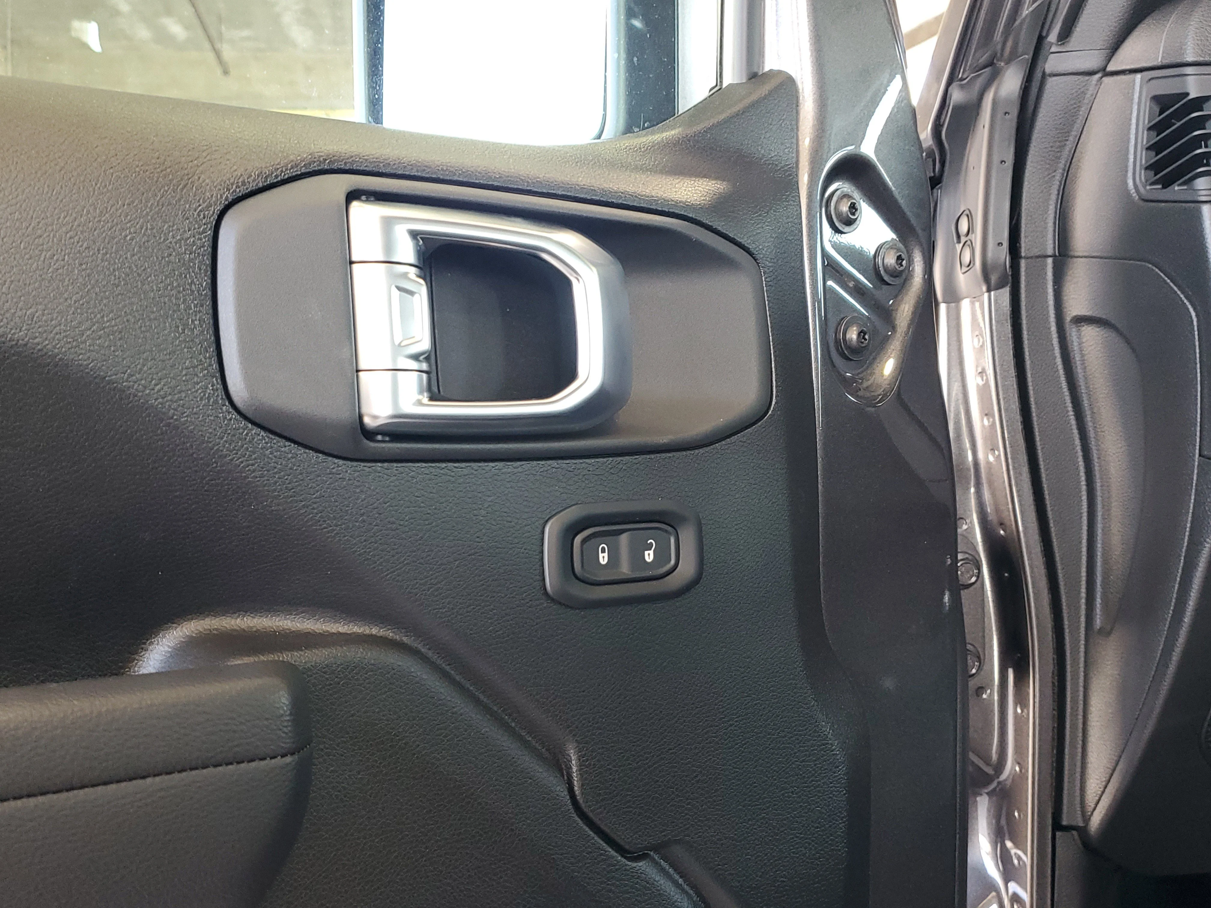 New 2026 Granite Crystal Metallic Clearcoat Jeep Sport image 13