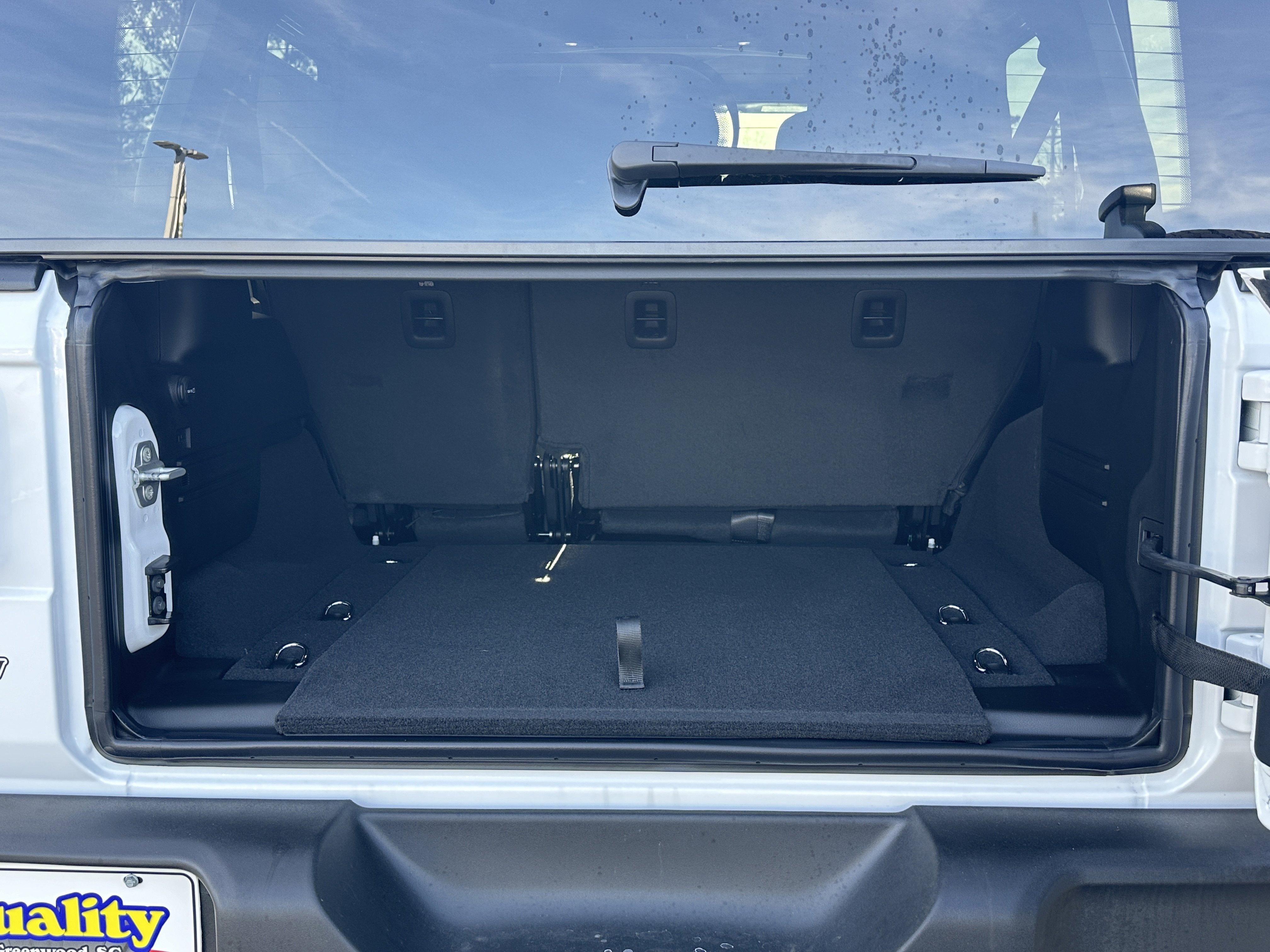 New 2026 Bright White Clear-Coat Exterior Paint Jeep Sport S image 20