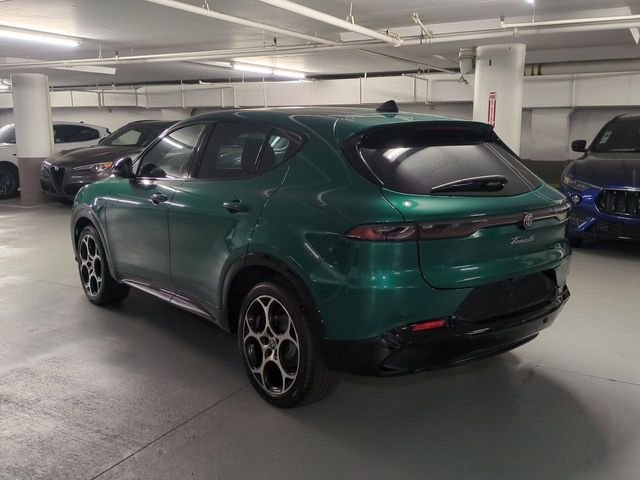 New 2025 Verde (Green) Fangio Metallic Exterior Paint Alfa Romeo Base image 5