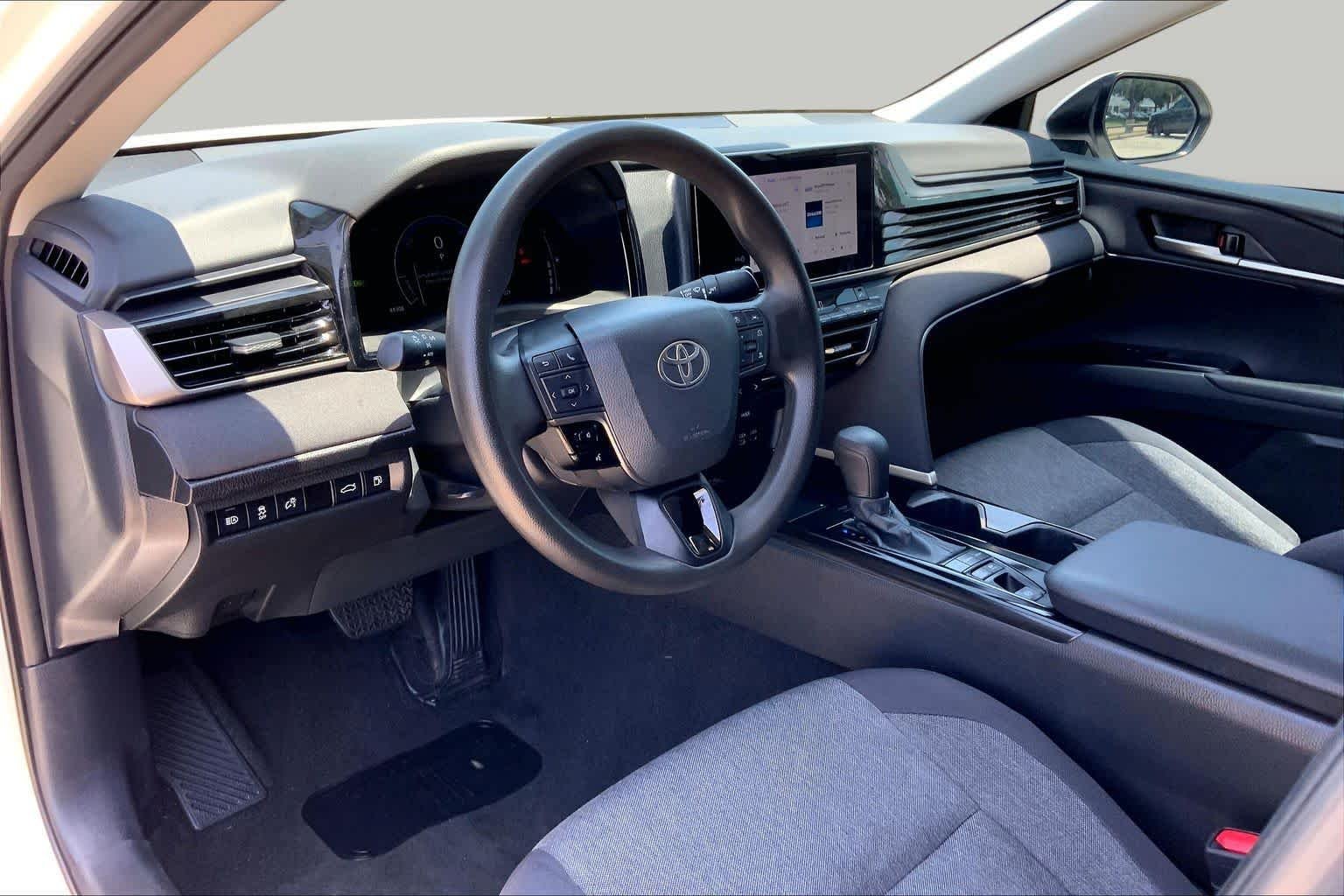 Used 2025 Ice Cap Toyota LE image 33