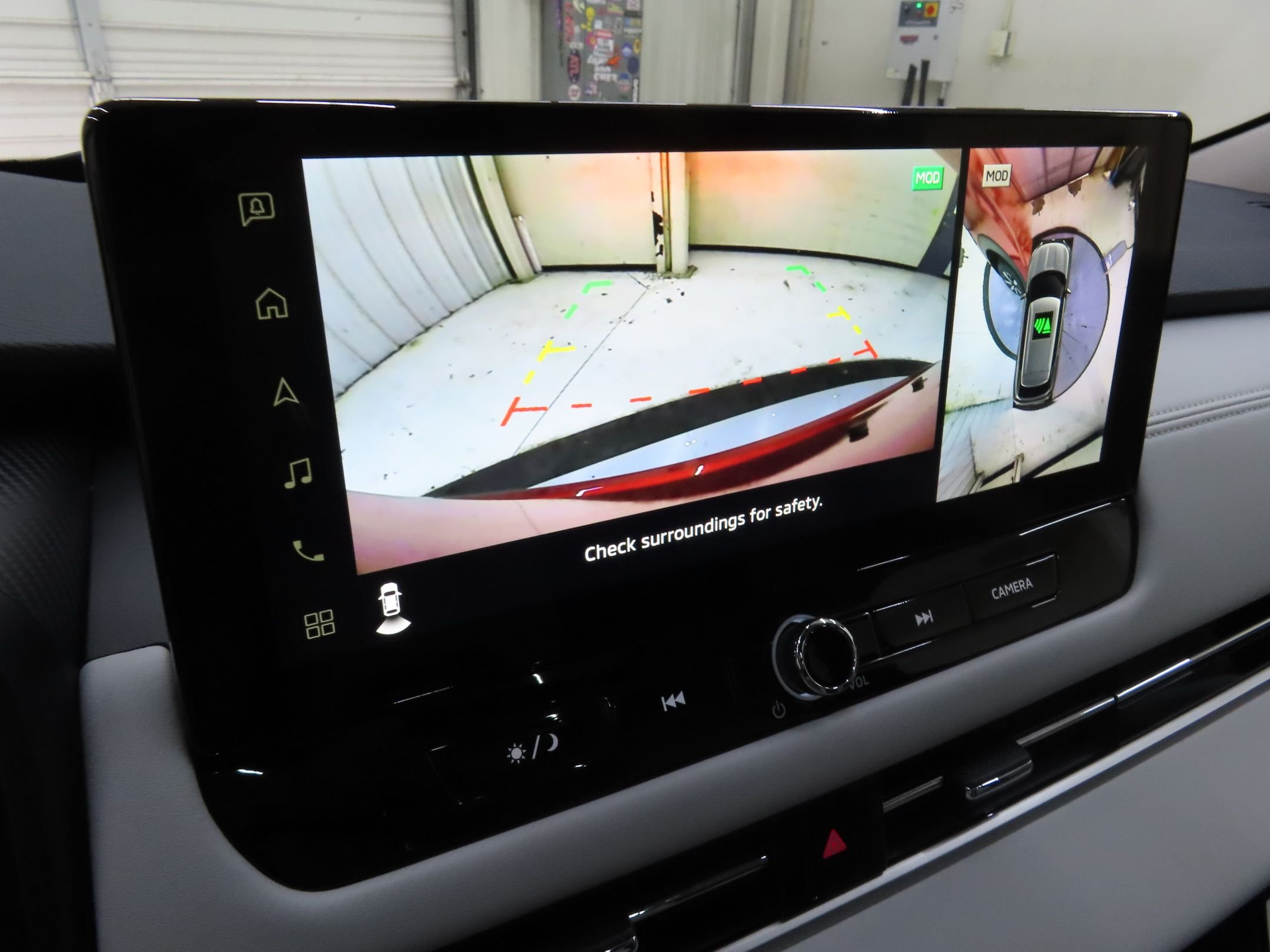 Used 2025 Red Mitsubishi SE image 18