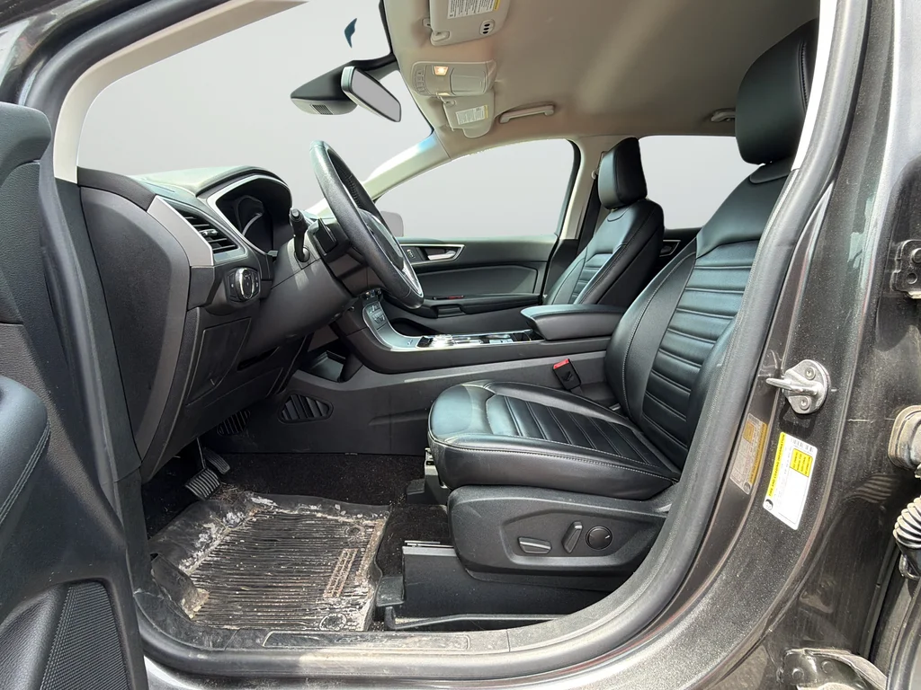 Used 2020 Gray Ford SEL image 9