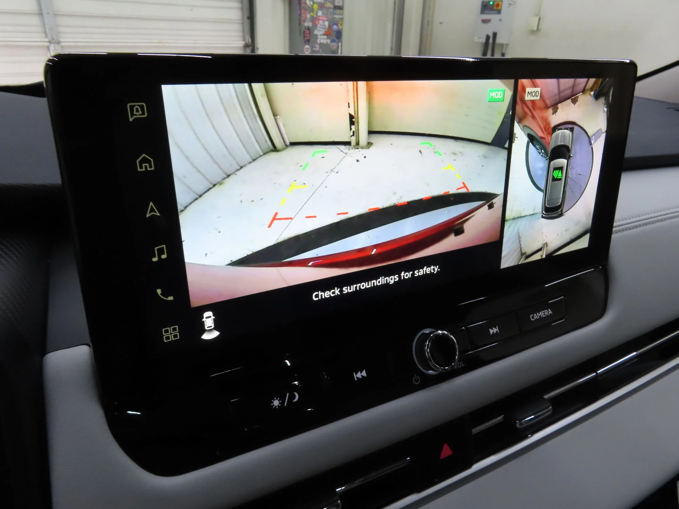 Used 2025 Red Mitsubishi SE image 18