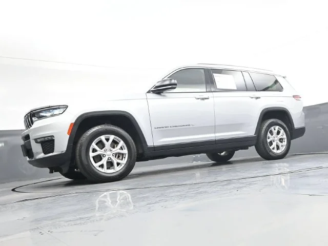 Used 2023 Silver Jeep Limited image 41