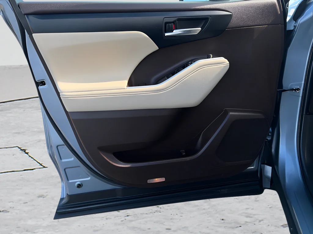 Used 2022 Blue Toyota XLE image 17