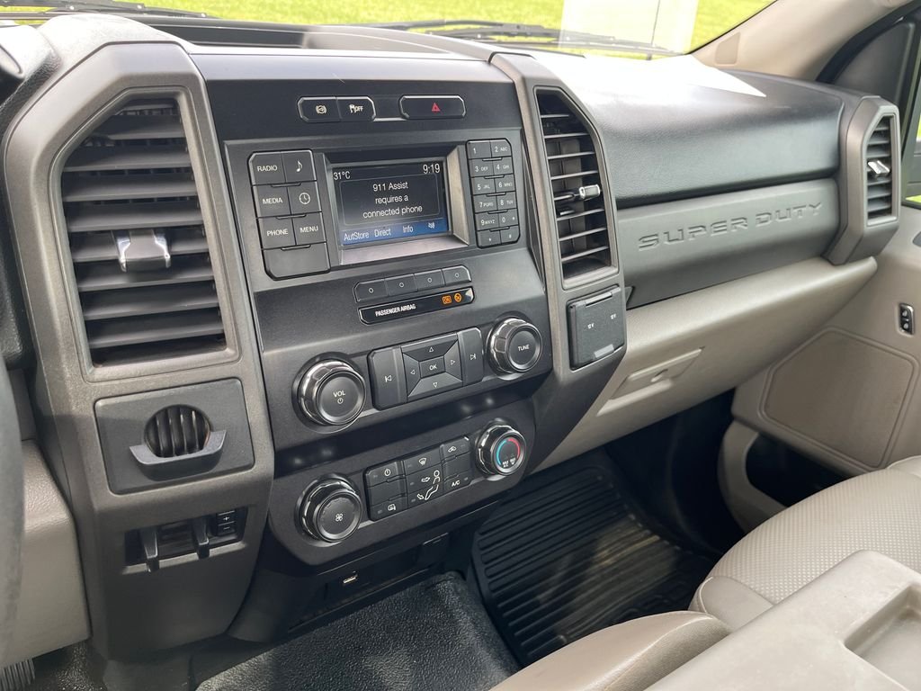 Used 2019 White Ford XL image 17