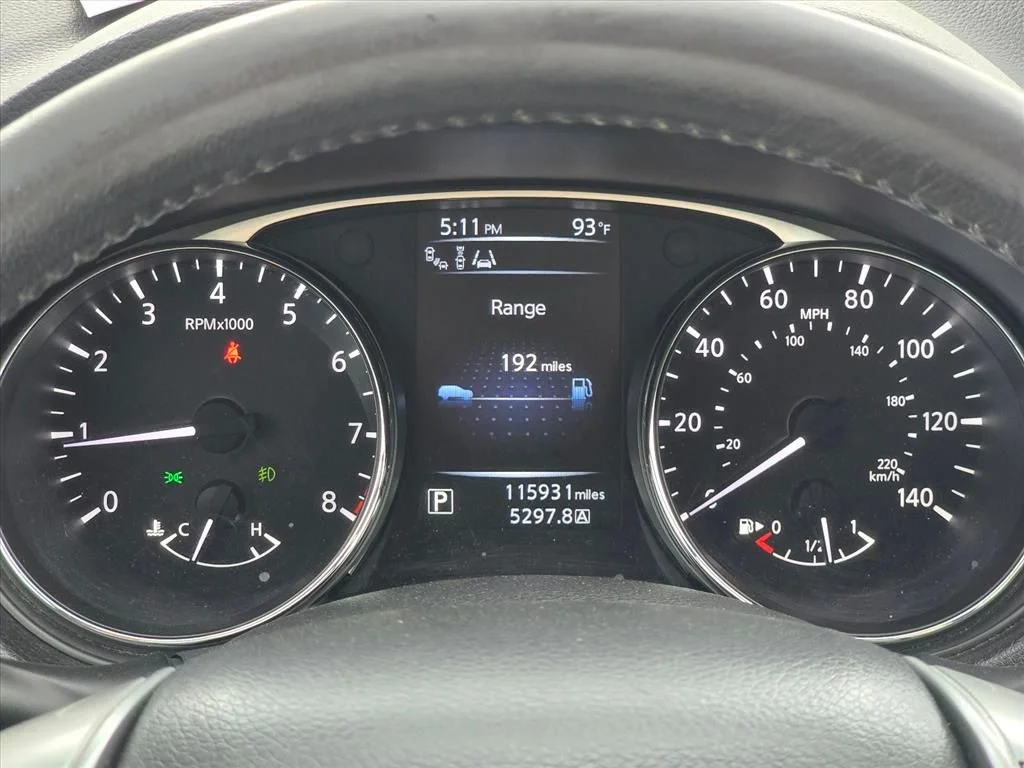 Used 2015 White Nissan SL image 8