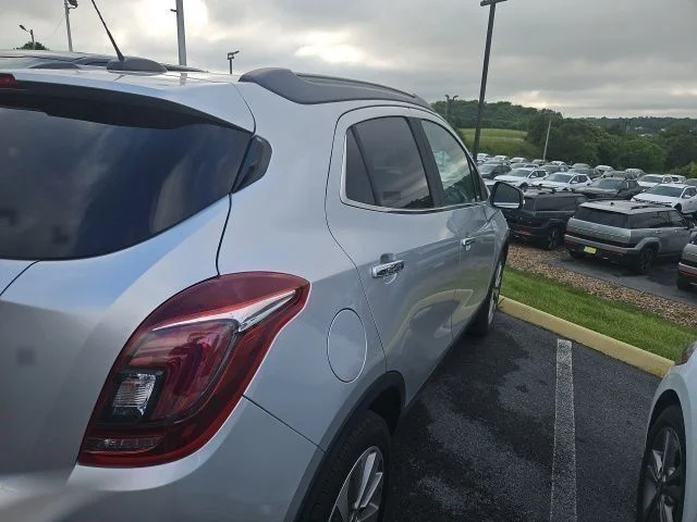 Used 2018 Silver Buick Preferred image 4