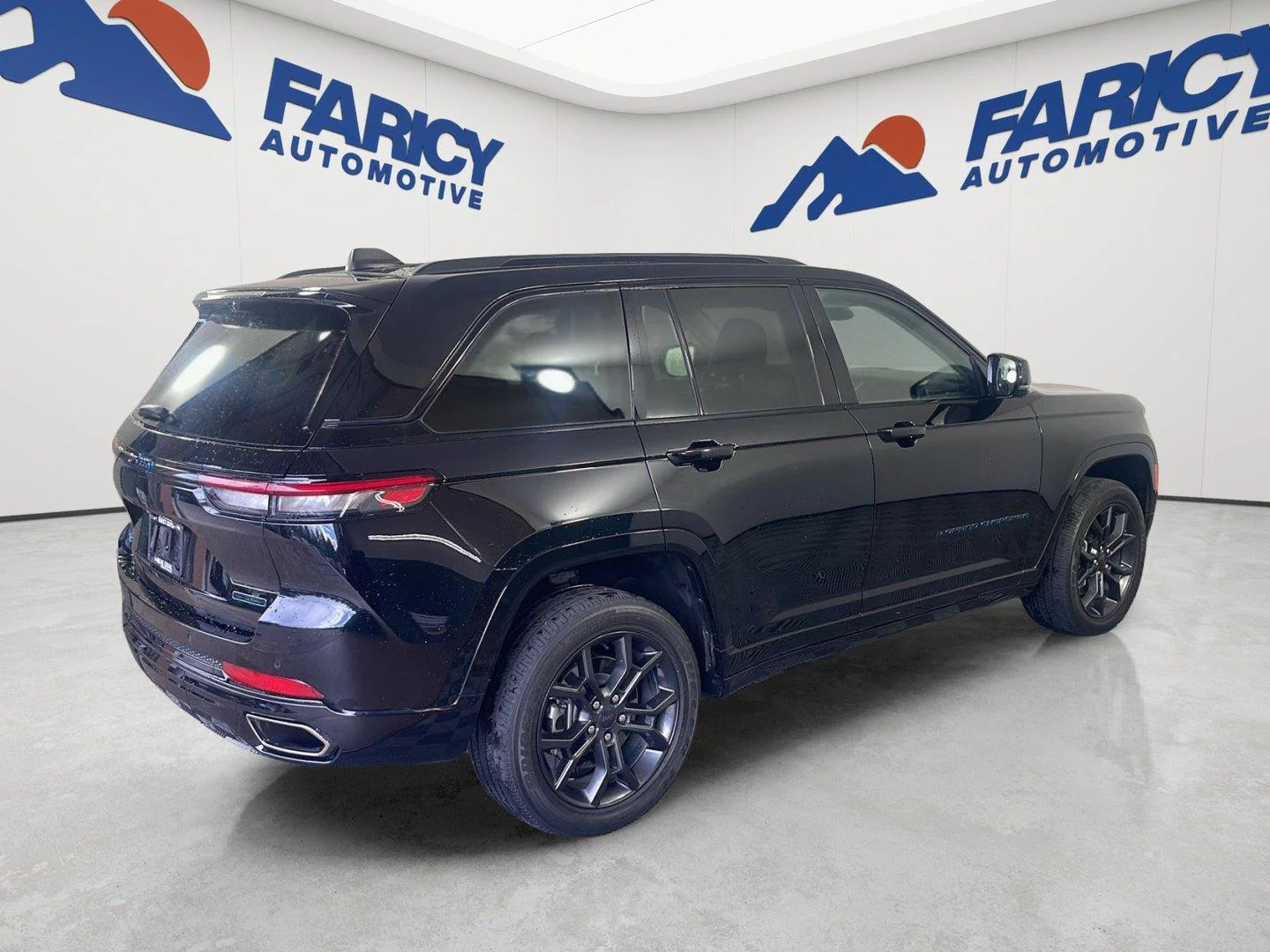 Used 2023 Diamond Black Crystal Pearlcoat Jeep 30th Anniversary image 6