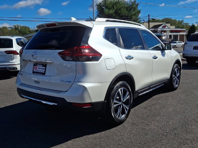 Used 2018 White Nissan SL image 8