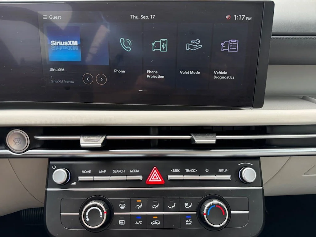 Used 2025 Silver Hyundai SE image 6