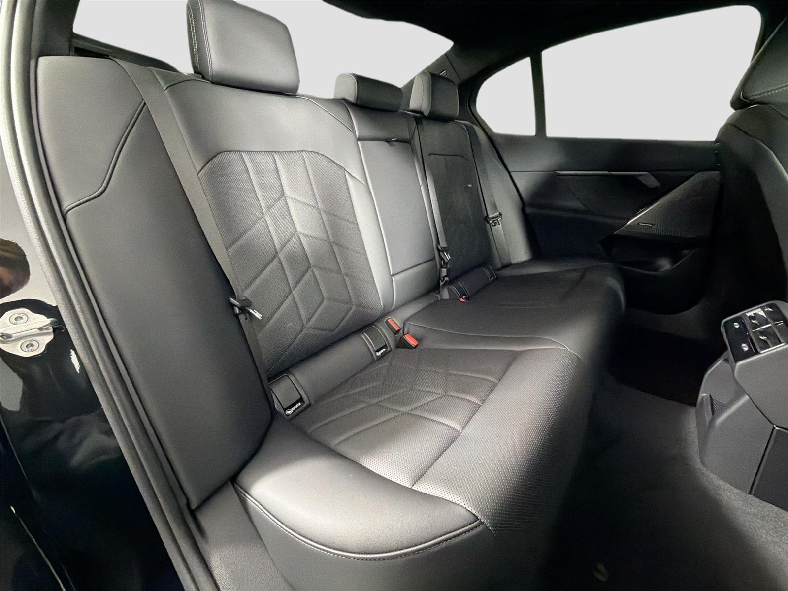 New 2026 Black Sapphire Metallic BMW 530i xDrive image 28