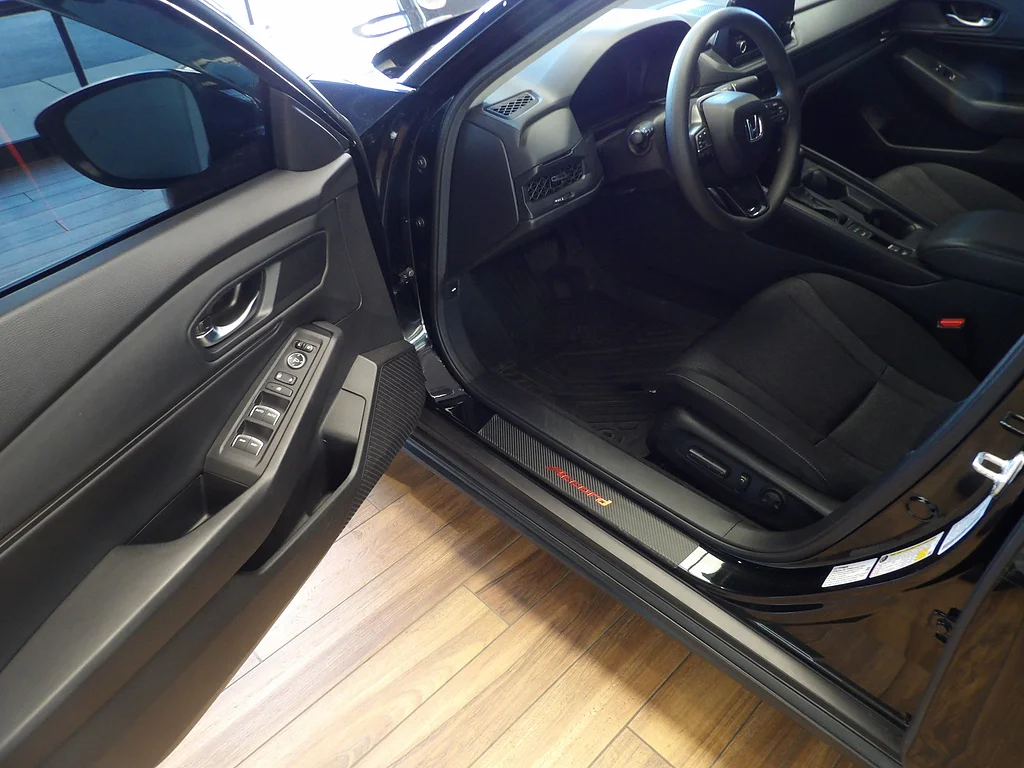 Used 2025 Crystal Black Pearl Honda SE image 20