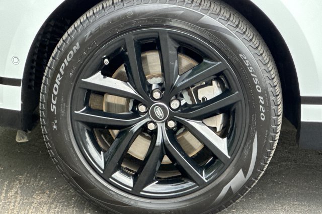 Certified Used 2026 White Land Rover Dynamic SE image 25