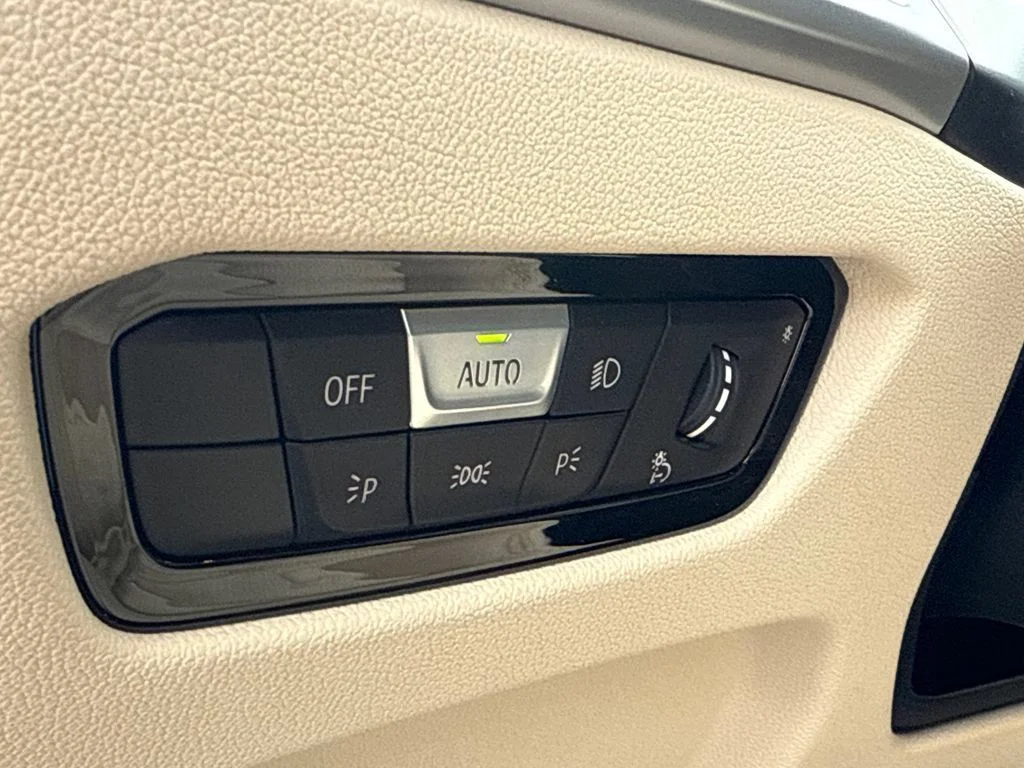 New 2026 White BMW eDrive40 image 28