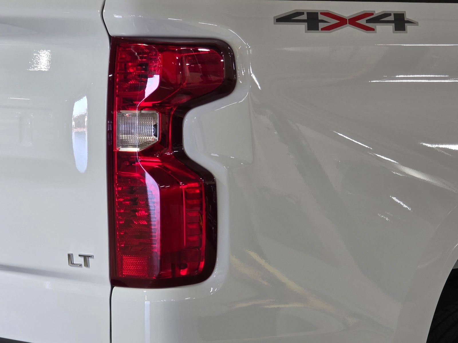 New 2026 Summit White Chevrolet LT (2FL) image 13