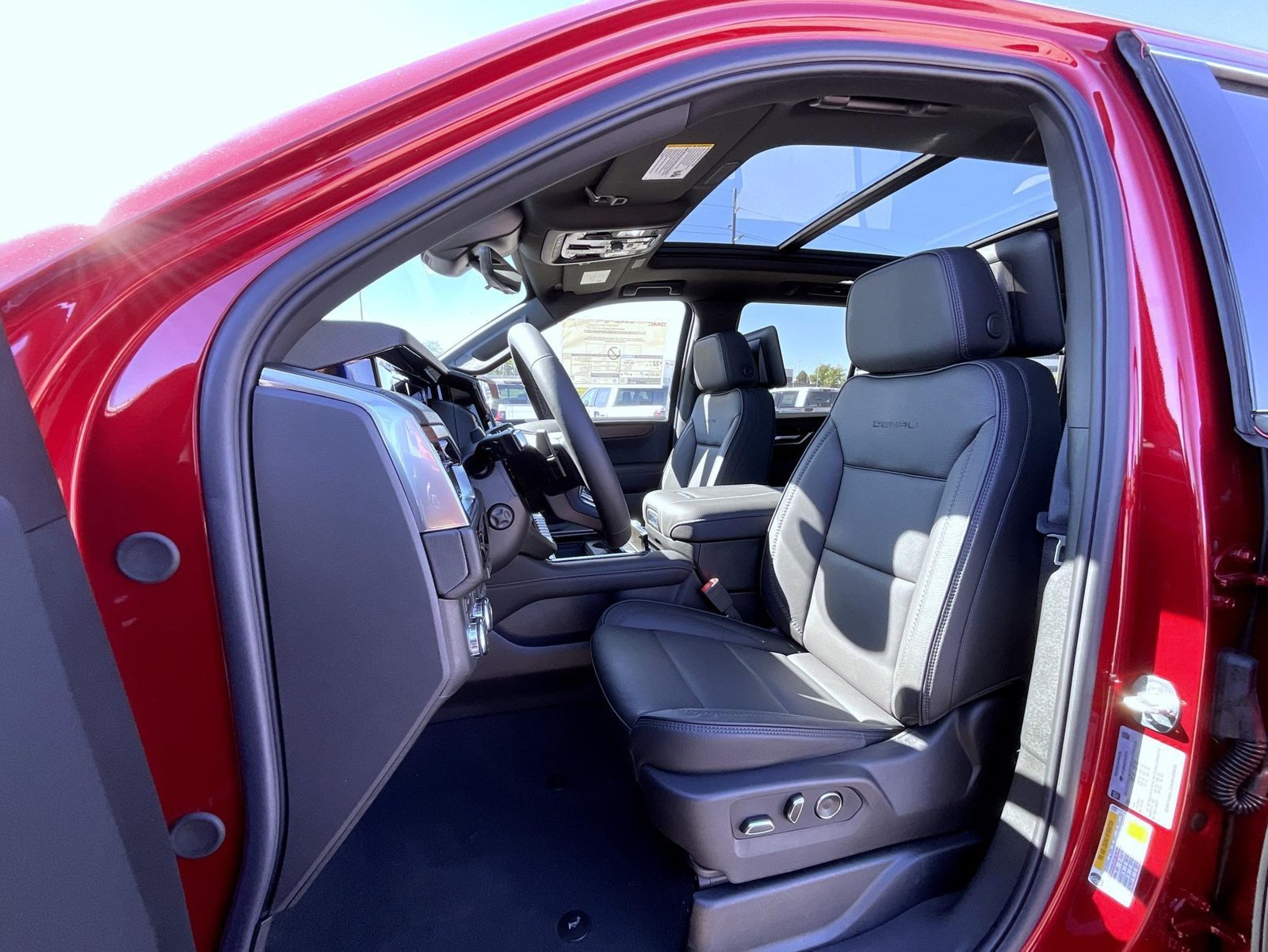 2026 GMC Yukon Denali - Photo 10