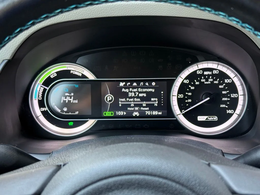 Used 2018 Red Kia Touring image 10