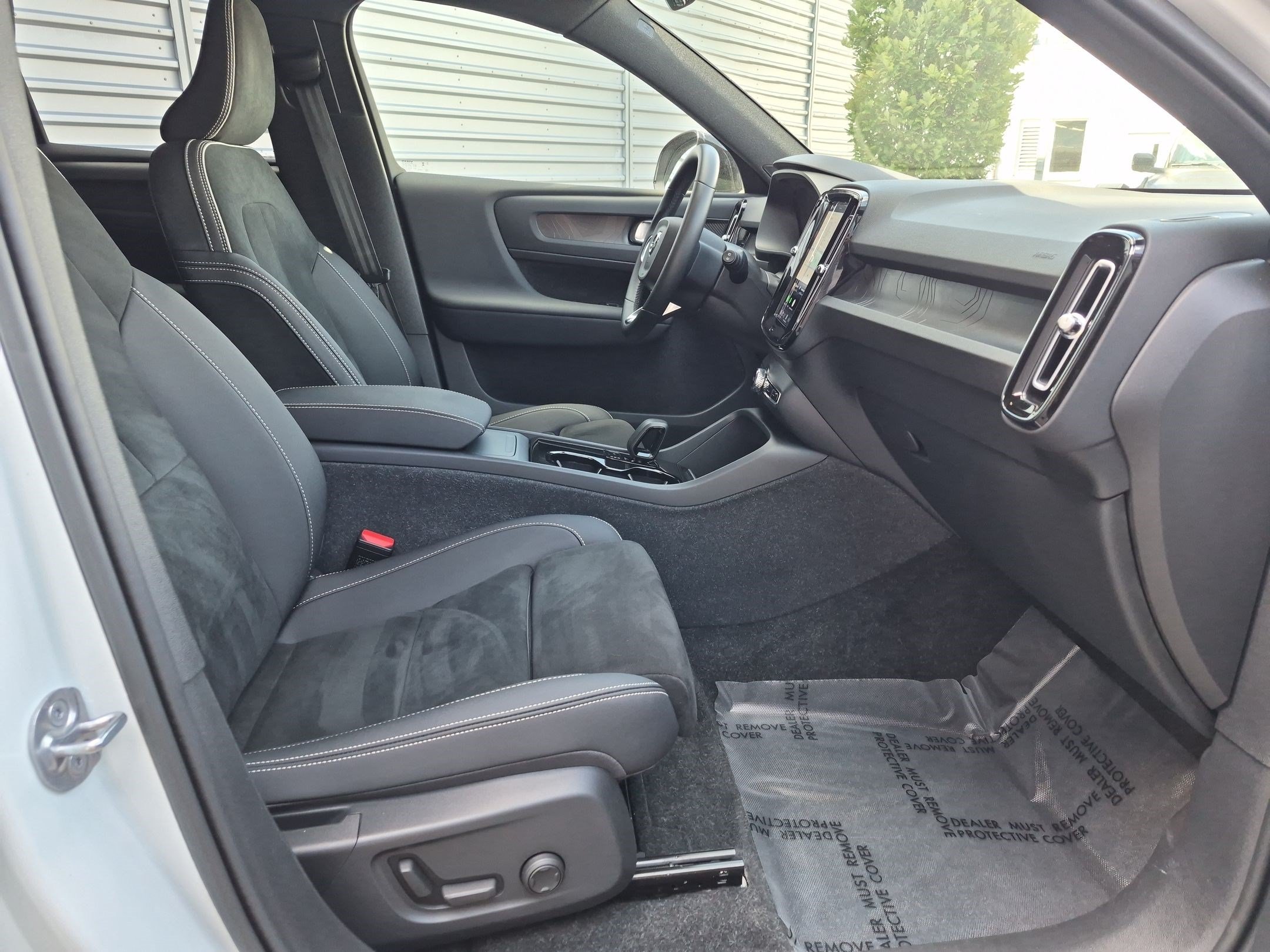 Certified Used 2023 Crystal White Volvo Ultimate image 28
