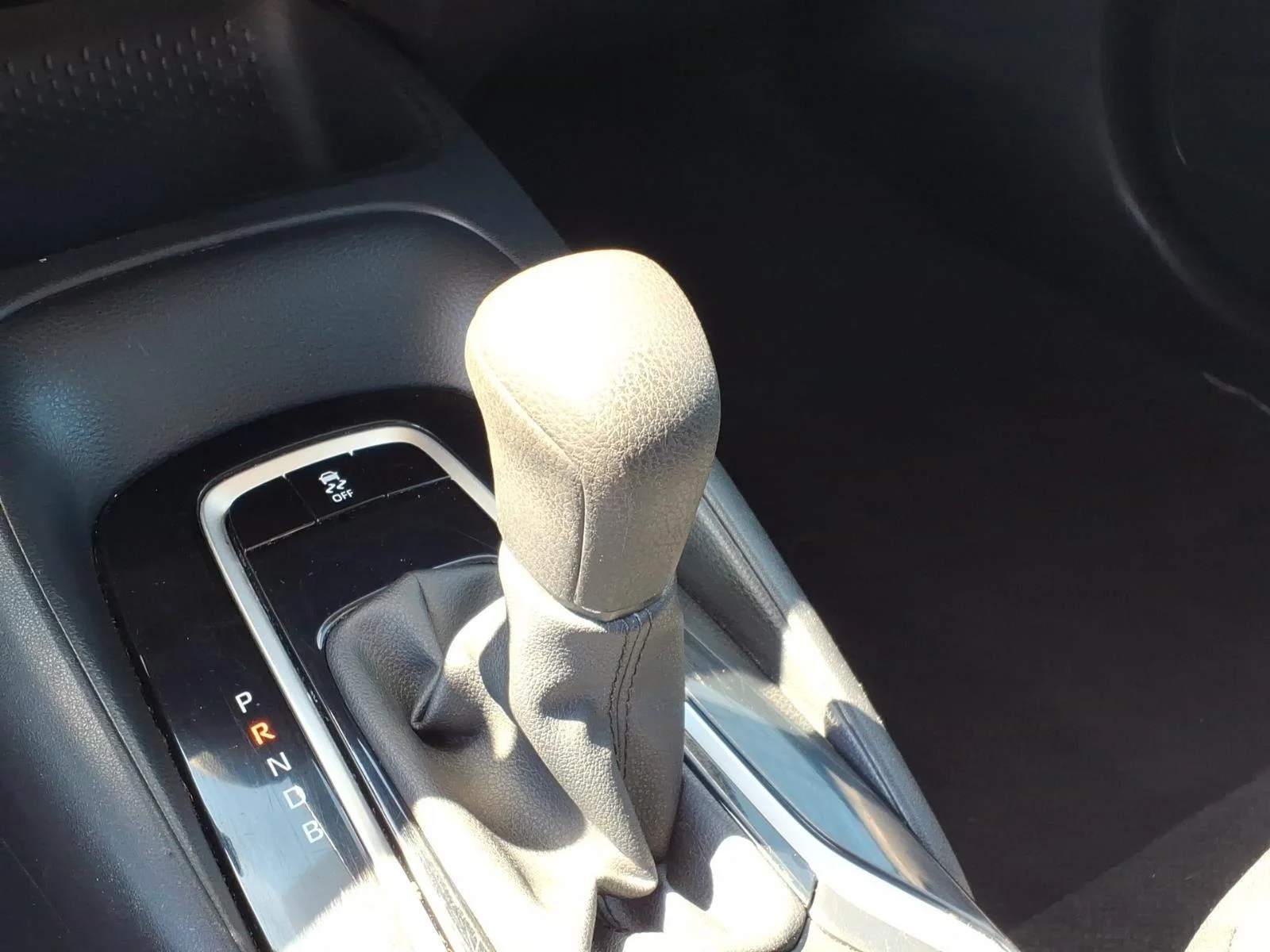 Used 2024  Toyota LE image 6