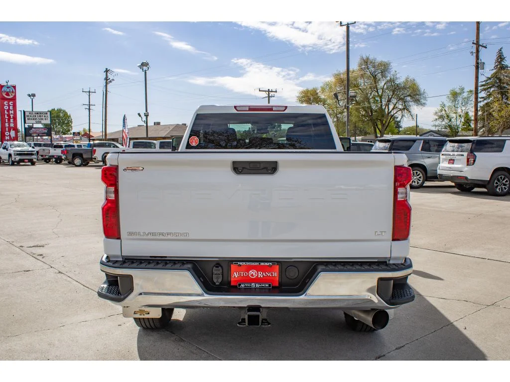 Used 2025 SUMMIT WHITE Chevrolet LT image 7