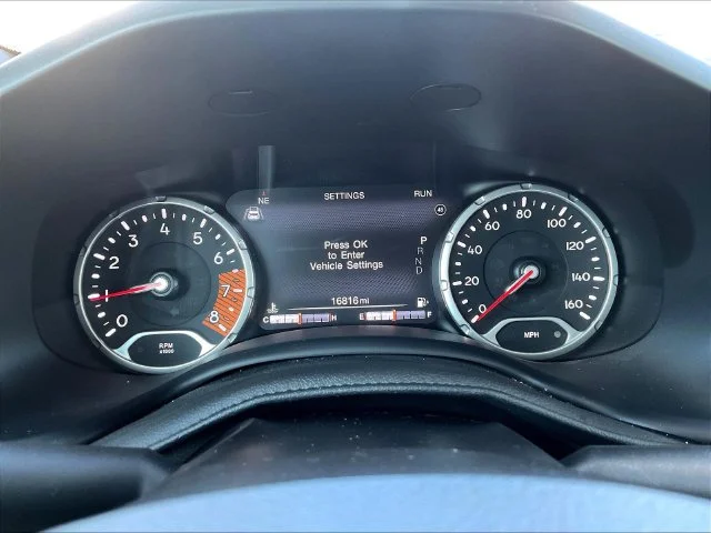 Used 2023 White Jeep Altitude image 14