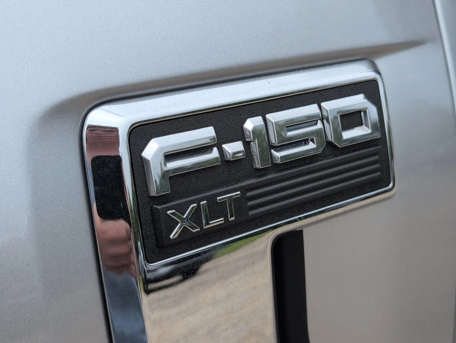 Used 2024 Iconic Silver Ford XLT image 9