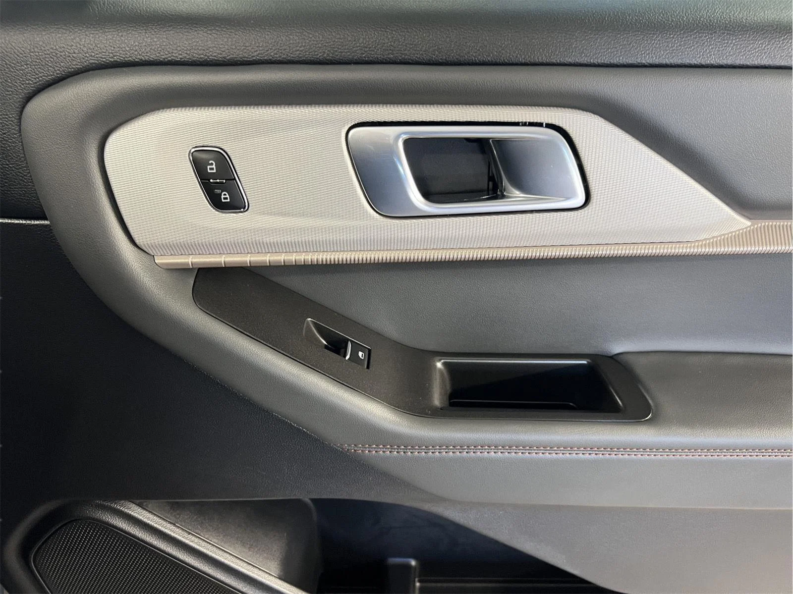 Used 2025 Vapor Blue Ford Active image 14