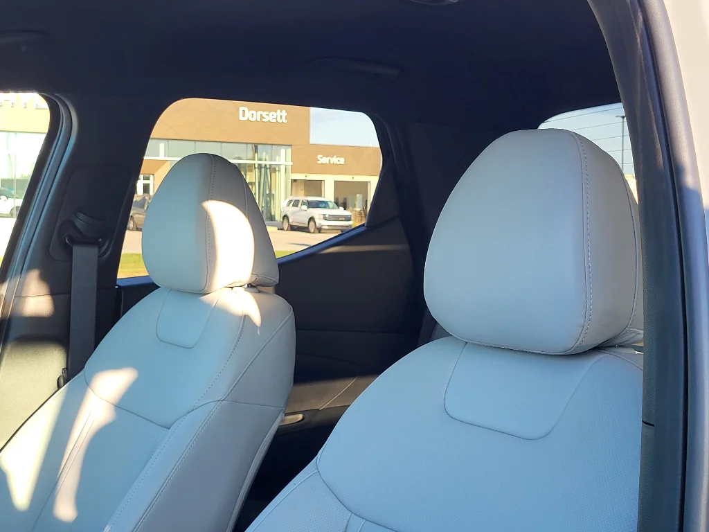 New 2027 Hampton Gray Hyundai SE image 21
