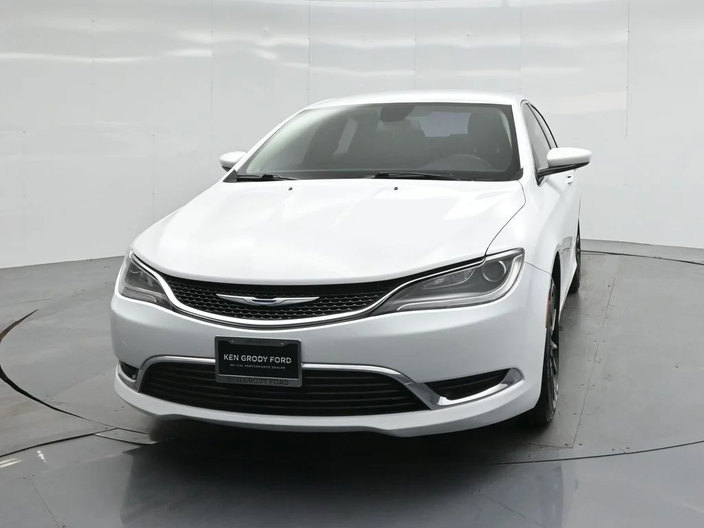 Used 2015 White Chrysler Limited image 51
