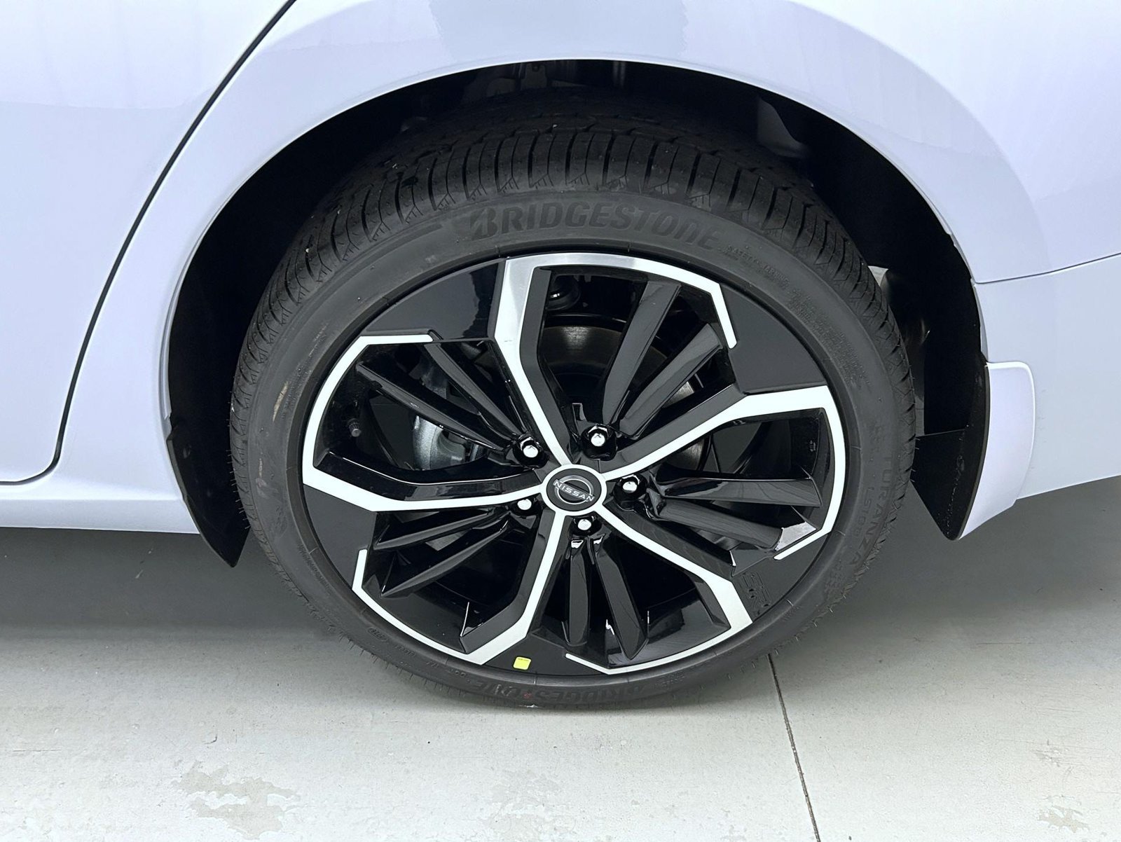 New 2026 Gray Sky Pearl / Super Black Two-tone Nissan 2.5 SR image 22
