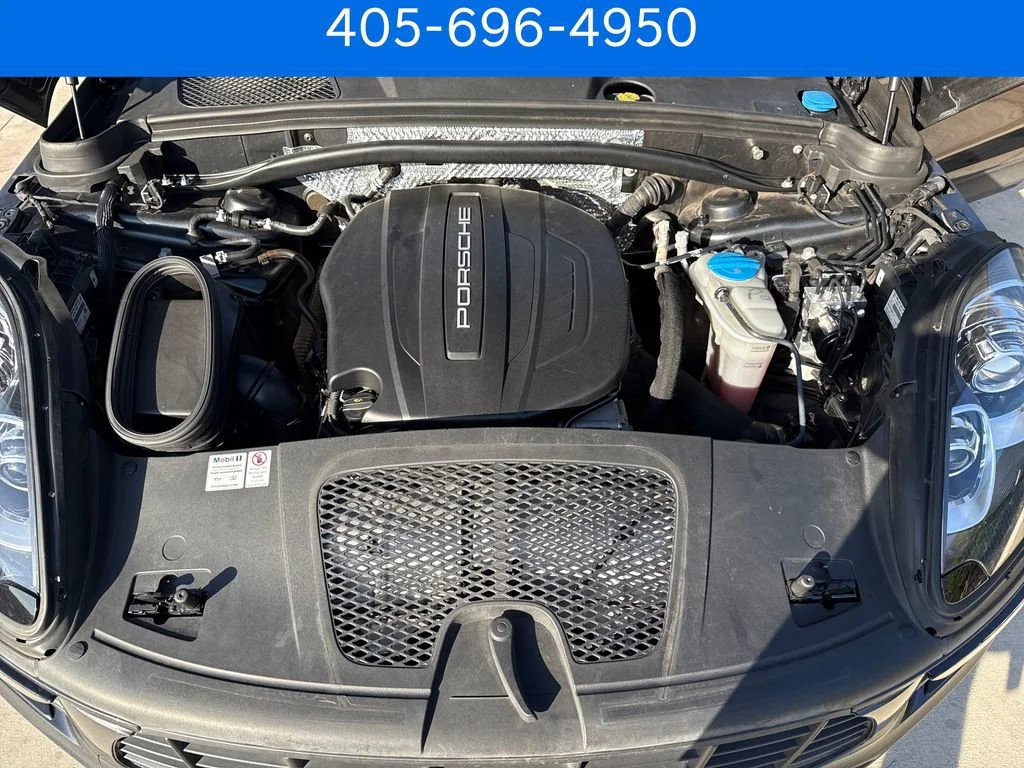 Pre-Owned 2018 Porsche Macan Base