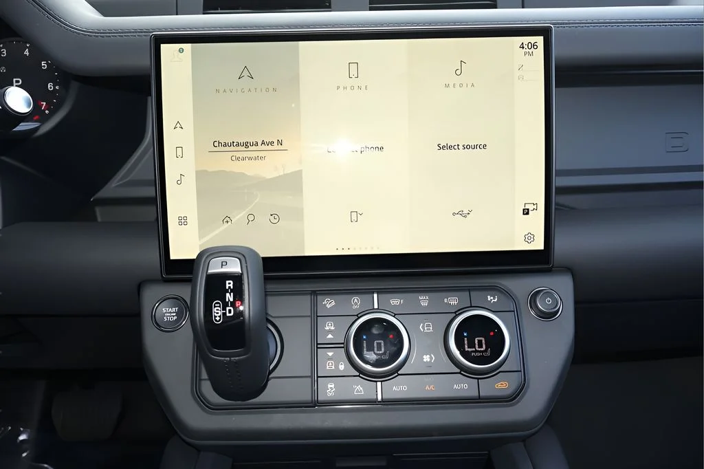 New 2026 Santorini Black Land Rover X-Dynamic SE image 23