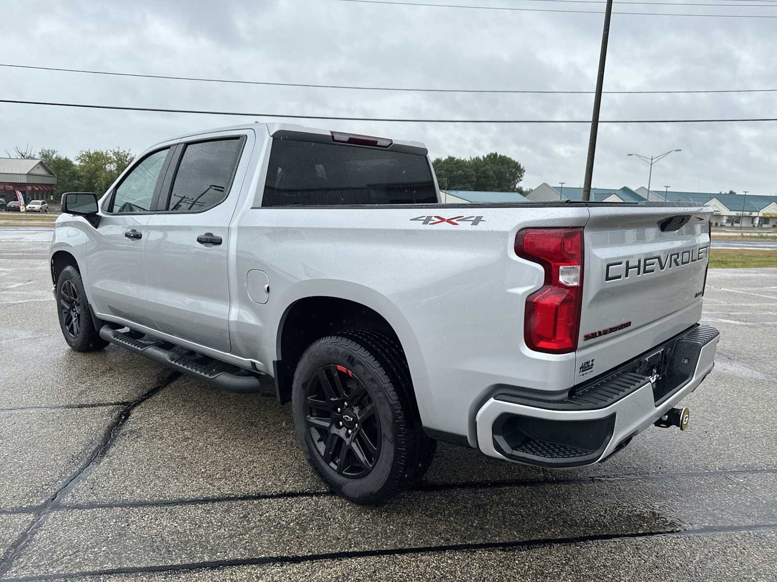 Used 2022 SILVER ICE METALLIC Chevrolet RST image 28