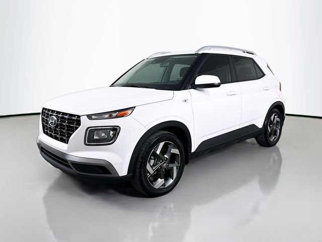 Used 2022 White Hyundai SEL image 1