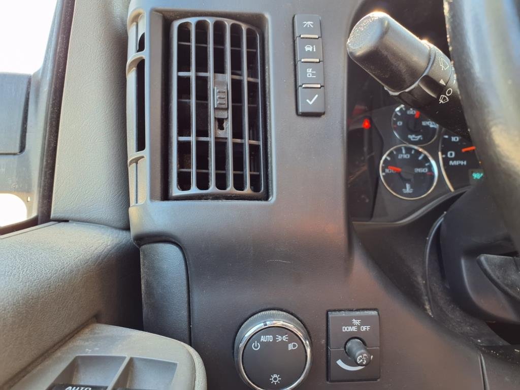 Used 2021 Summit White Chevrolet WT image 19