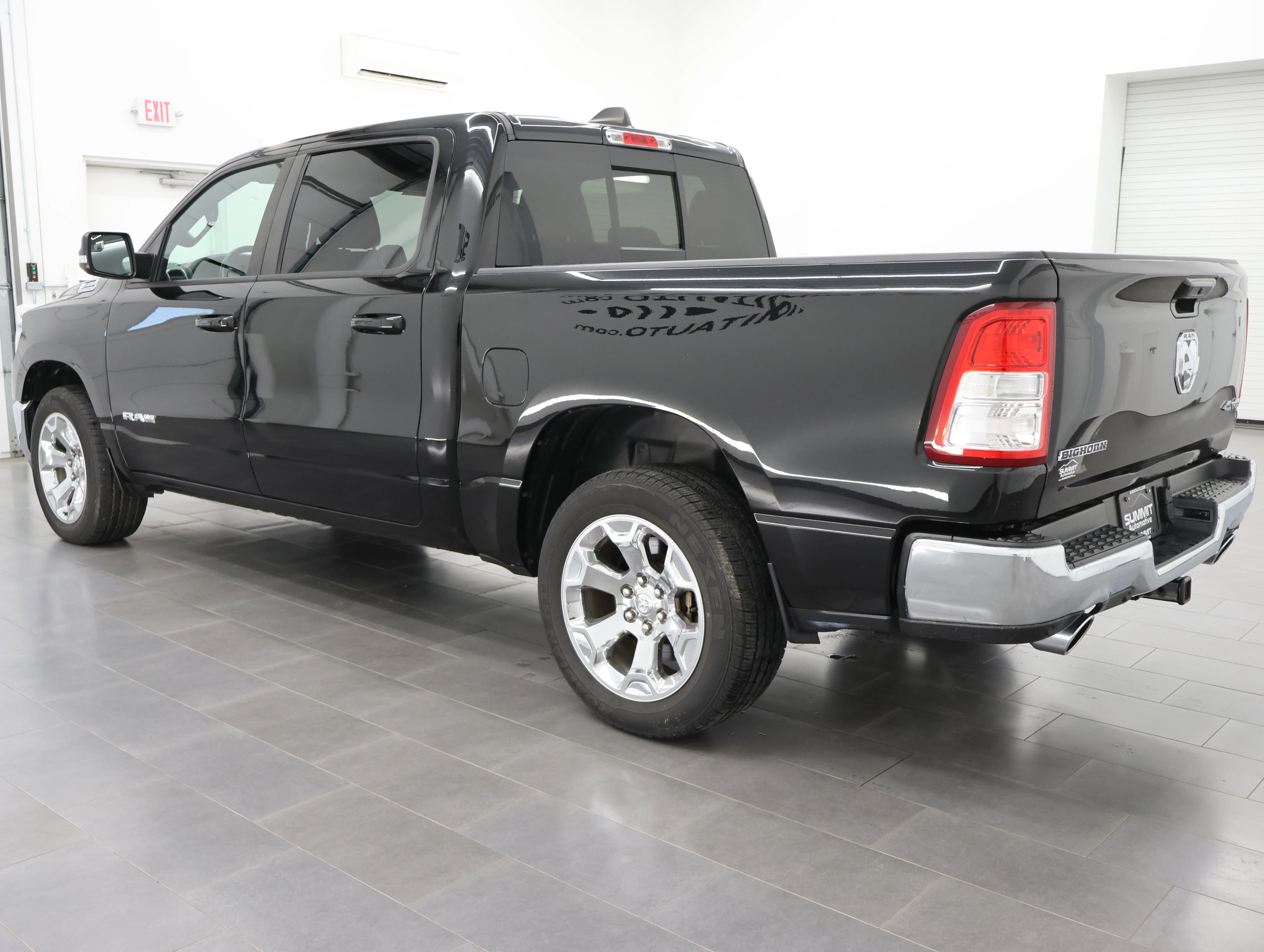 Used 2022 Diamond Black Crystal Pearlcoat Ram Big Horn/Lone Star image 6