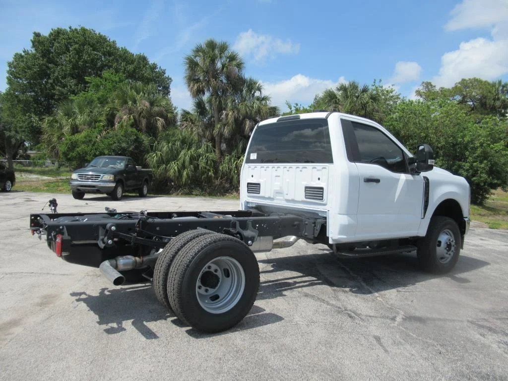 2024 Ford F-350 Super Duty Chassis Cab XL - Photo 6