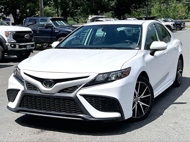 Used 2023 White Toyota SE image 3