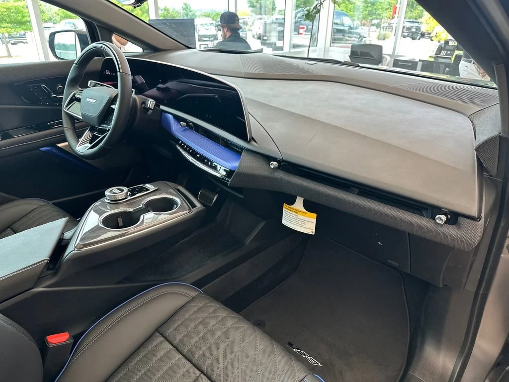 2026 Cadillac OPTIQ V-Series - Photo 34