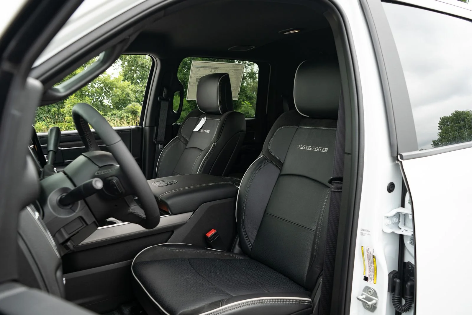 New 2026 Bright White Clearcoat RAM Tradesman image 30