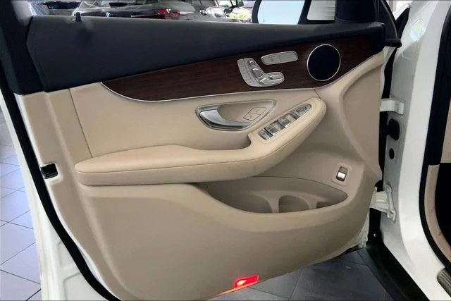 Used 2022 White Mercedes-Benz GLC 300 image 10