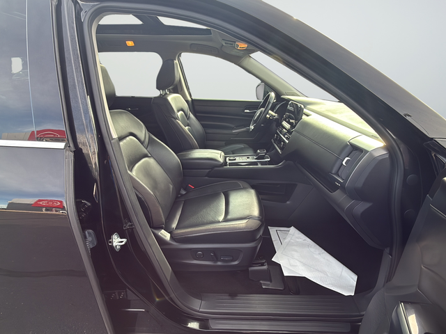 Used 2023 Black Nissan SL image 25
