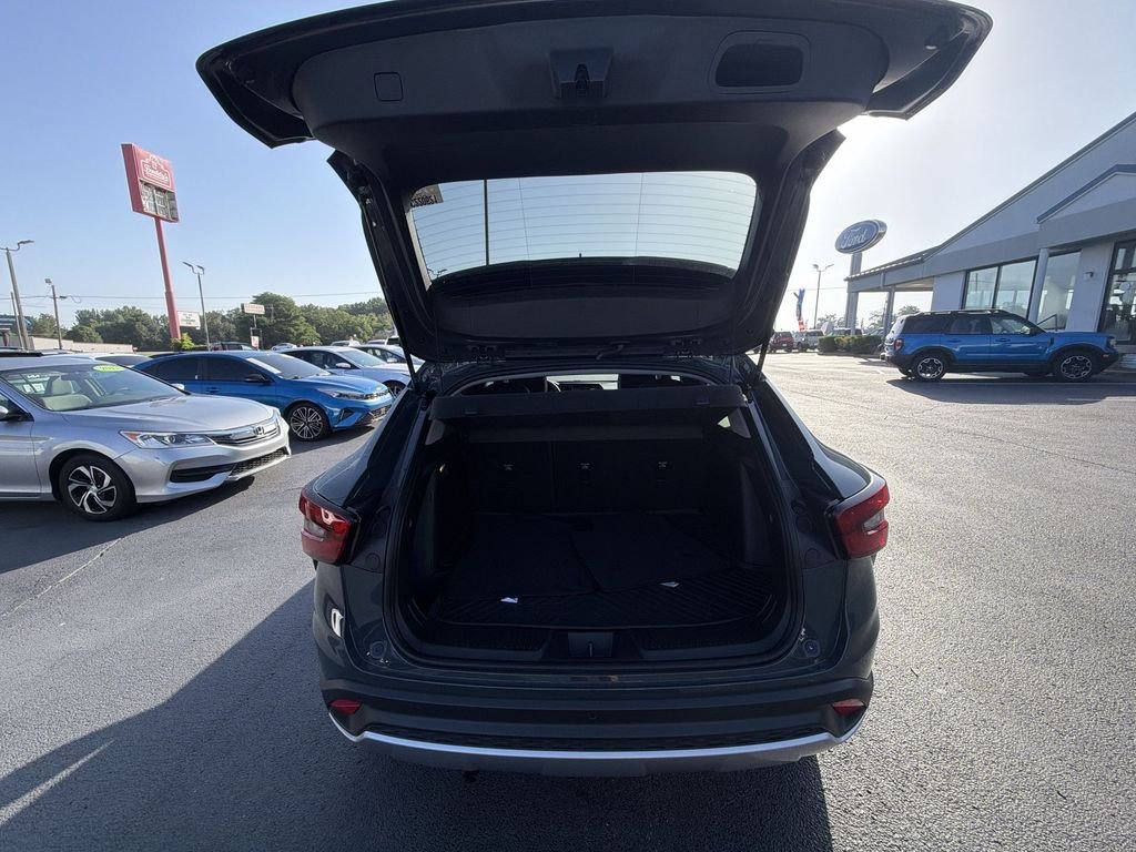 Used 2025 Gray Chevrolet LT image 27