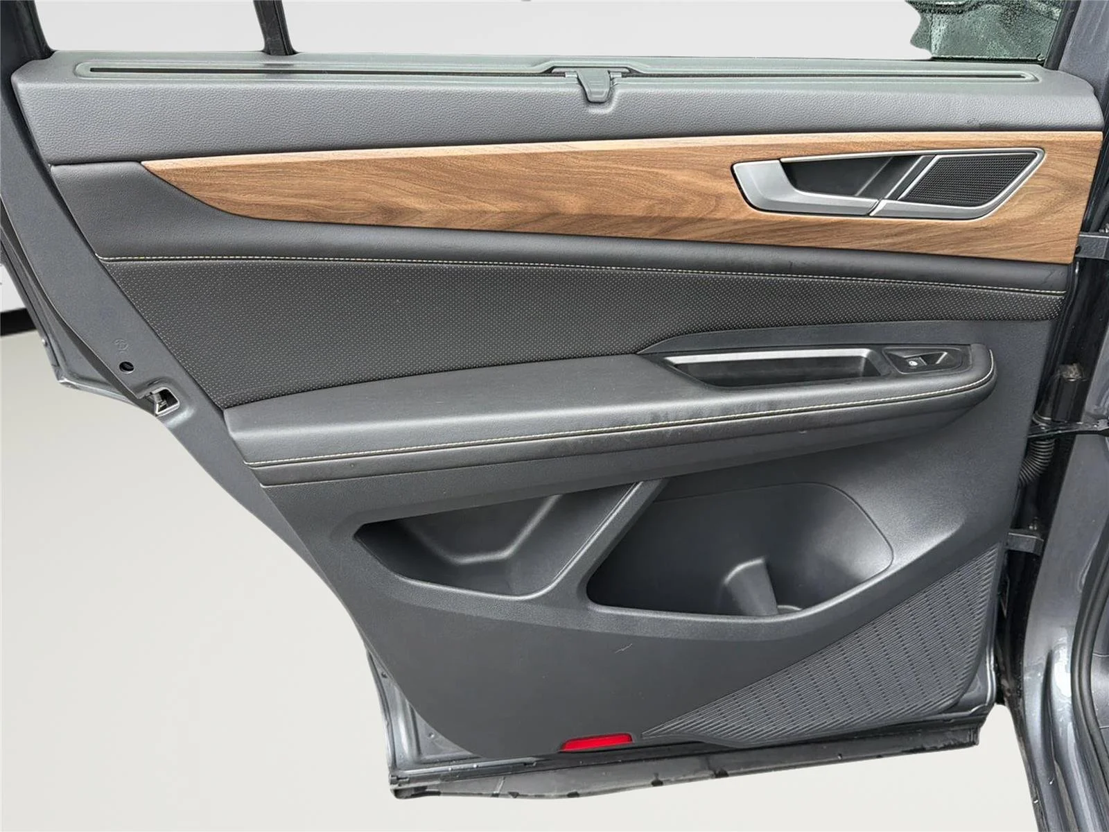 2025 Volkswagen Atlas SE w/Tech - Photo 26
