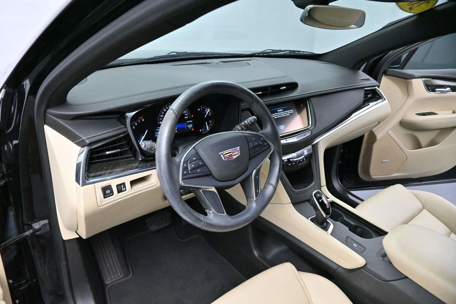 Used 2017 STELLAR BLACK METALLIC Cadillac FWD image 13