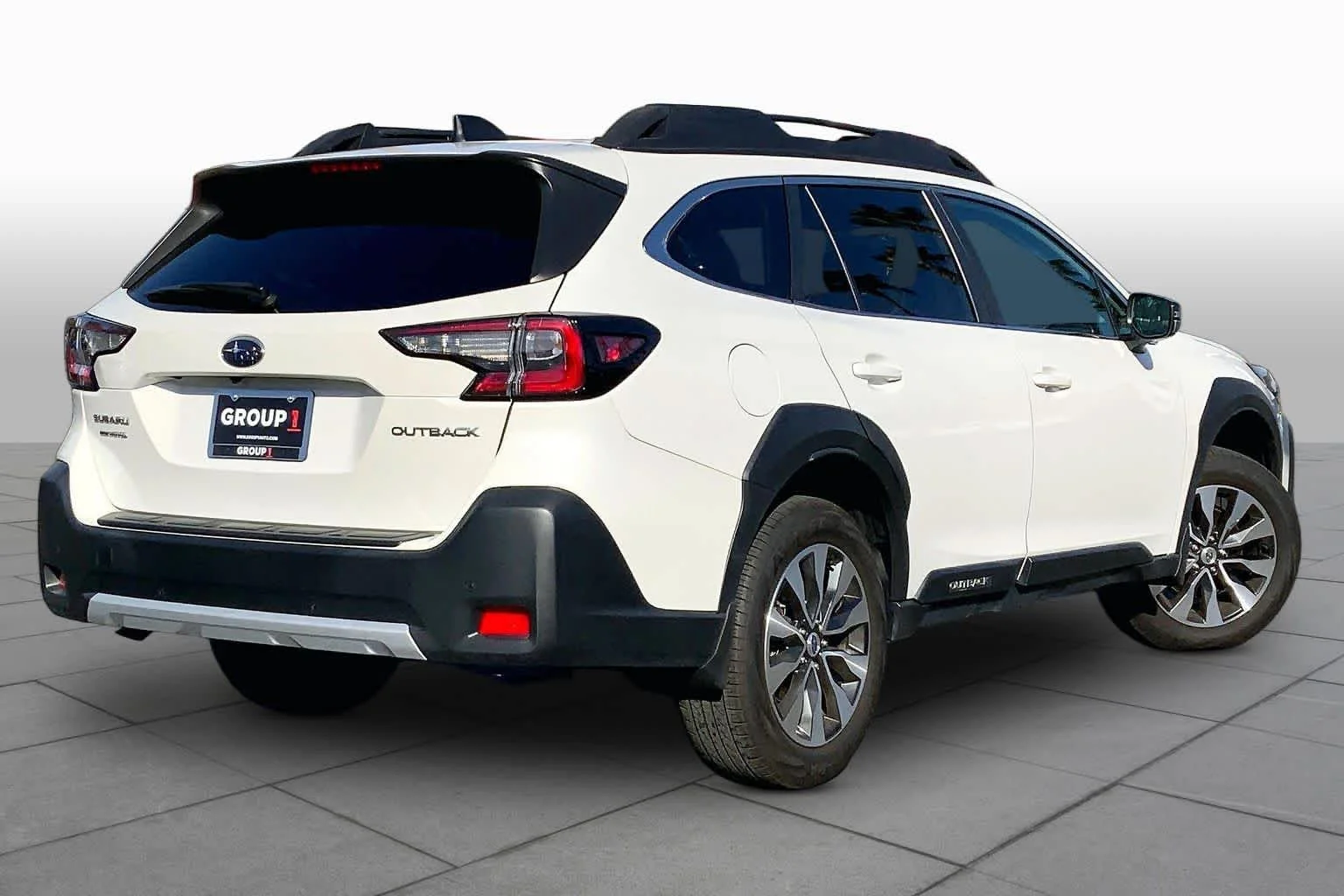 Used 2024 Crystal White Pearl Subaru Limited image 12