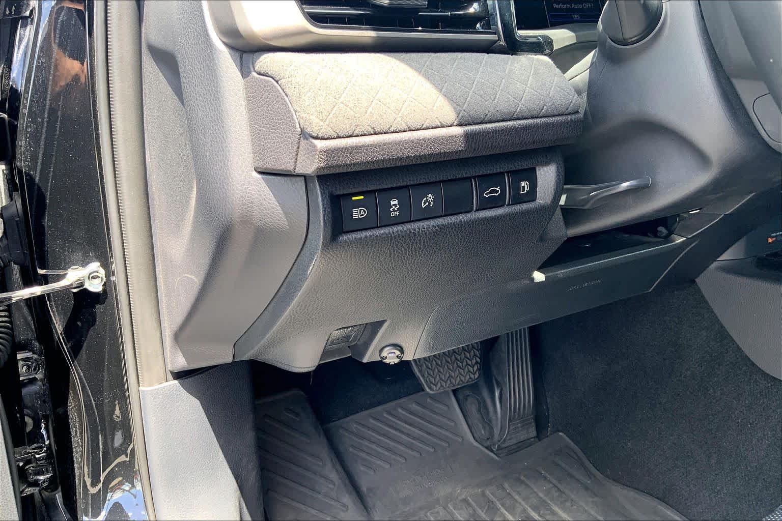 Used 2025 Midnight Black Metallic Toyota XLE image 33