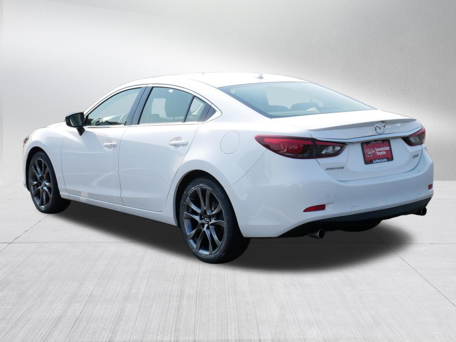 Used 2016 Snowflake White Pearl Mica Mazda i Grand Touring image 5